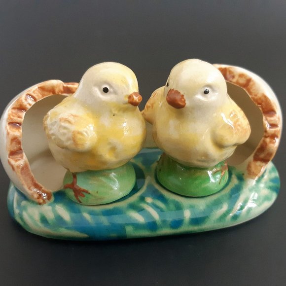 VTG Hatching Chicks in Eggs Shell Salt & Pepper Shakers Chicken Easter Farmhouse - Picture 1 of 13